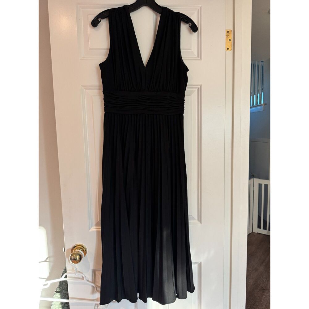 Women's Black Sleeveless A-Line Cocktail Dress Pleated Skirt by Suzi Chin, Sz 6